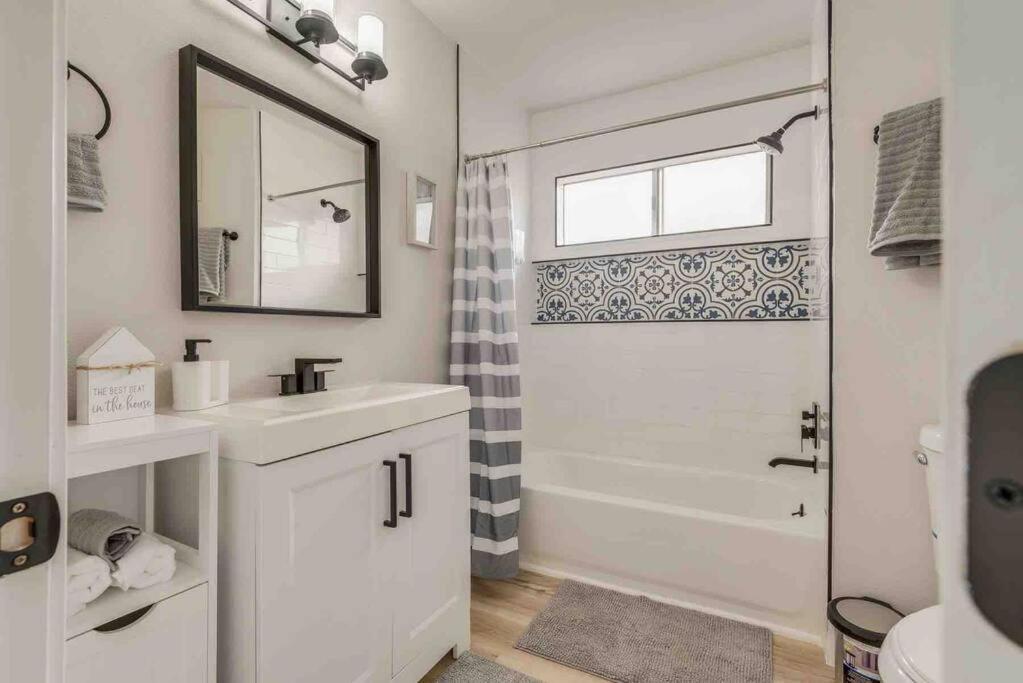 Cozy Home! 16 Min Away From Strip And Fremont Las Vegas Luaran gambar