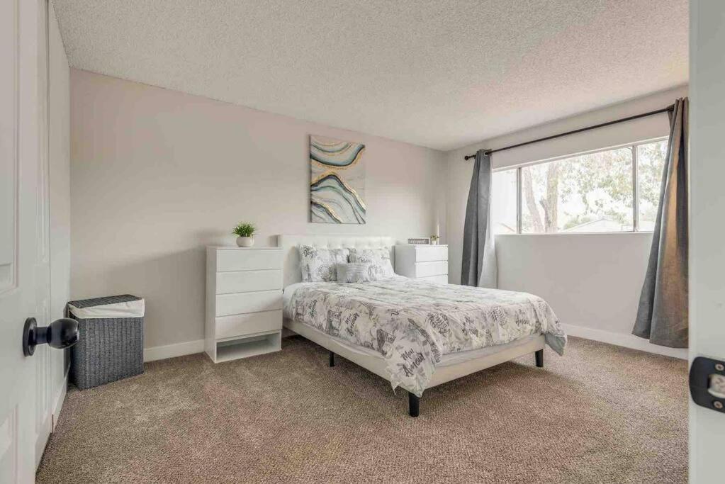 Cozy Home! 16 Min Away From Strip And Fremont Las Vegas Luaran gambar