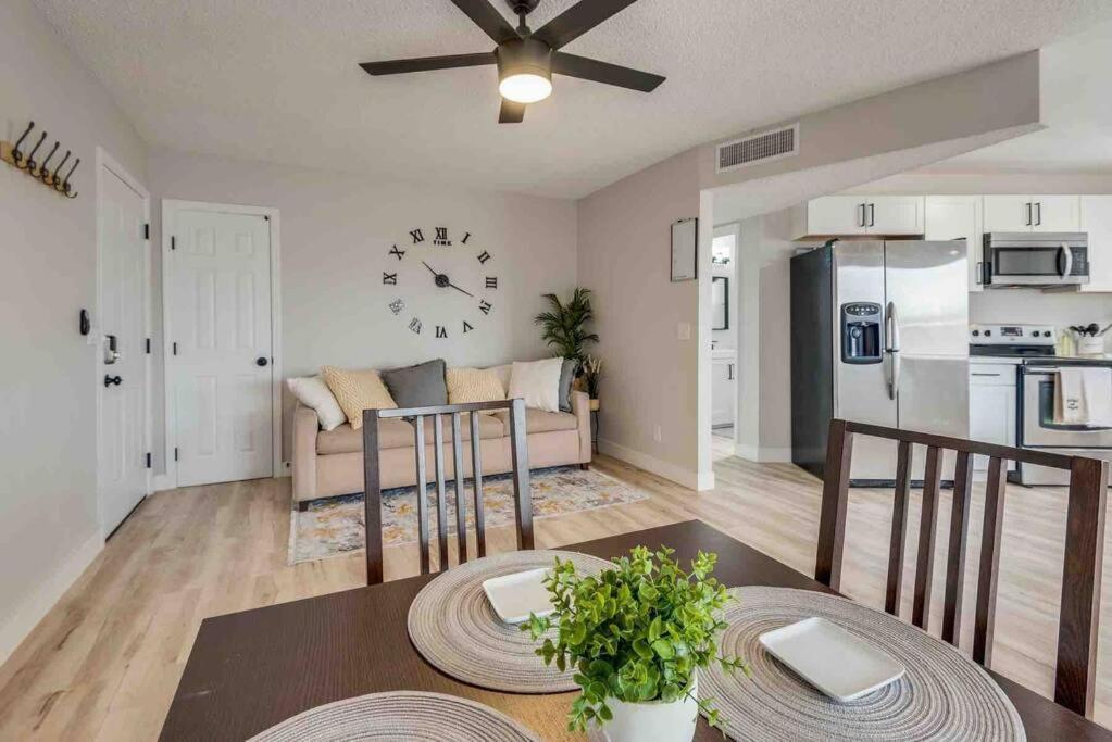 Cozy Home! 16 Min Away From Strip And Fremont Las Vegas Luaran gambar